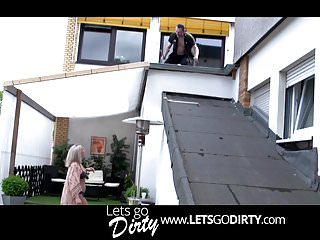 Sexy Blondine lässt sich beim Sex filmen