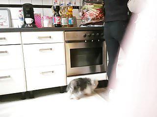 Deutsche Traumfrau mit geilen Brüsten wird anal gefickt