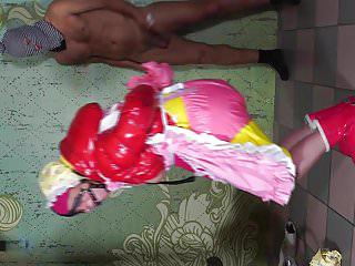 Schlampe bläst und wird dafür bestraft