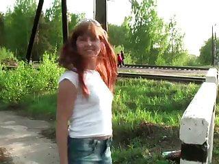 Perfekte Brünette wird in der Öffentlichkeit gefickt