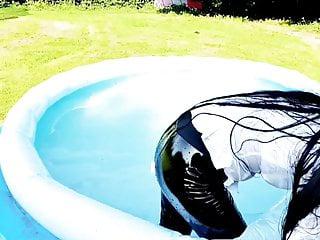 Asiamöse mit dickem Arsch und enger weissen Höschen