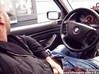 Riskanter Fick mit deutscher Milf Diana im Auto