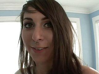 Tätowierte Luna Melba bläst und fickt mit bbc