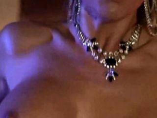 In diesem Fetisch Porno bleibt kein Loch trocken